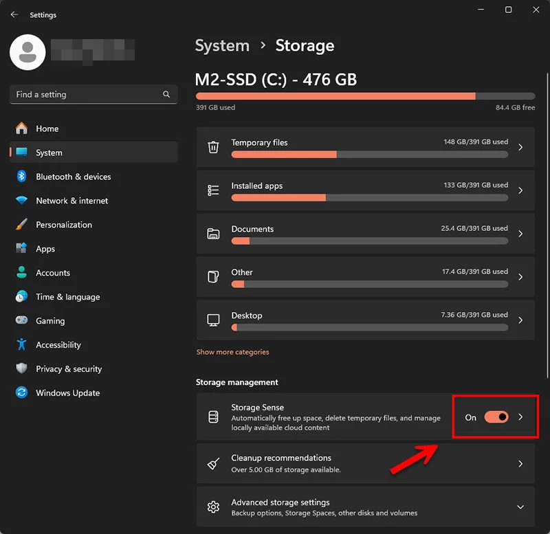 ภาพประกอบการทำงานของระบบ Storage Sense แสดงหน้าต่างจัดการข้อมูลบน Windows ที่ทำการลบไฟล์ชั่วคราวลงถังขยะเพื่อเพิ่มพื้นที่จัดเก็บข้อมูล